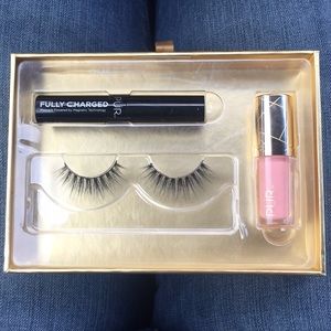 Pur cosmetics lash set